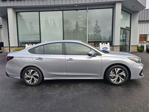 Used 2025 Subaru Legacy Premium image 8