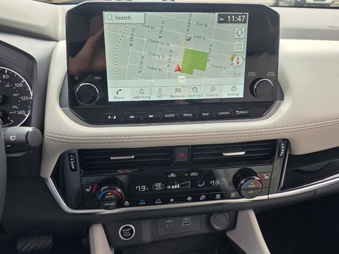 Used 2023 Nissan Rogue SL w/ SL Premium Package image 4