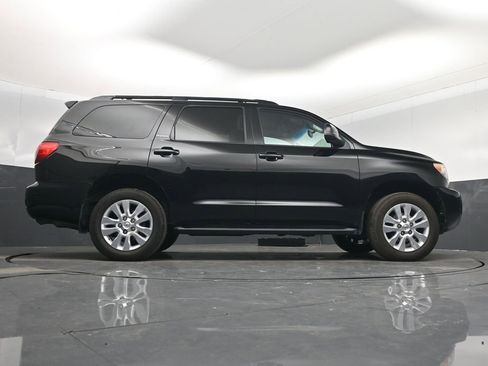 Used 2017 Toyota Sequoia Platinum image 18