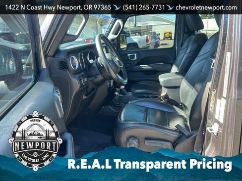 Used 2019 Jeep Wrangler Unlimited Sahara AWD/4WD image 13