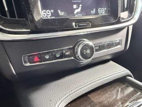 Used 2019 Volvo S90 T6 Momentum image 23