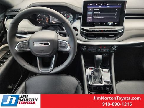 Used 2025 Jeep Compass Limited AWD/4WD image 27