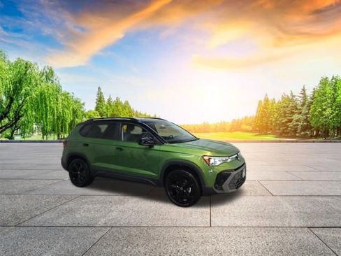 Used 2025 Volkswagen Taos SE image 2