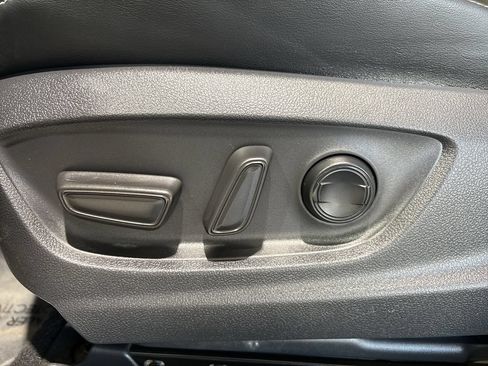 Used 2021 Toyota Prius Prime XLE w/ Carpet Mat Package (TMS) FWD image 12