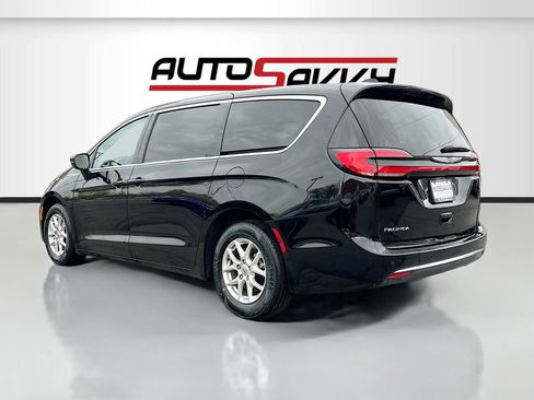 Used 2024 Chrysler Pacifica Touring-L image 5