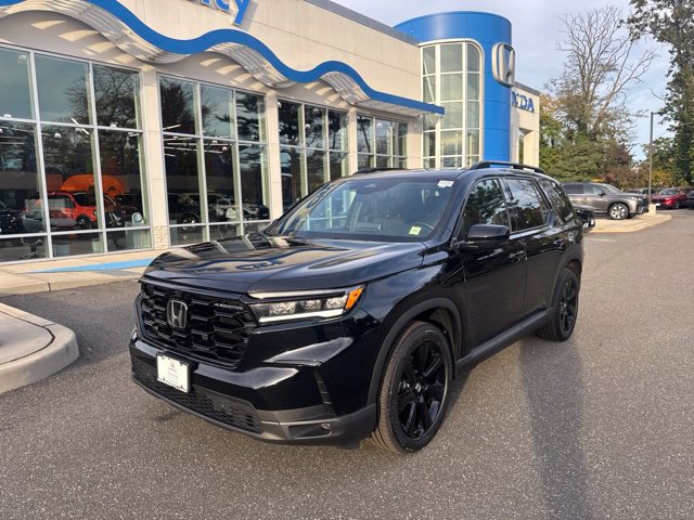 Certified 2025 Honda Pilot Black Edition image 4
