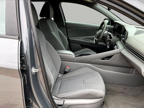 Used 2024 Hyundai Elantra SE FWD image 9