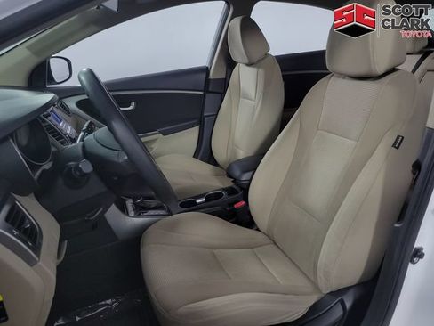 Used 2016 Hyundai Elantra GT FWD image 13