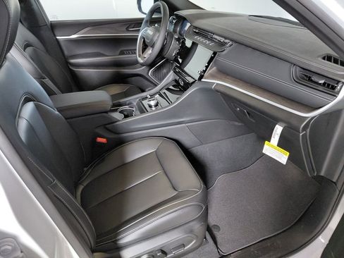 New 2026 Jeep Grand Cherokee L Limited AWD/4WD image 17
