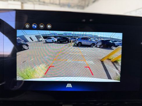 Used 2025 Chevrolet Equinox LT image 17