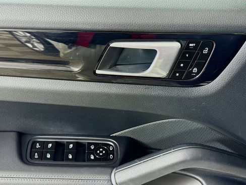 Certified 2019 Porsche Cayenne image 11