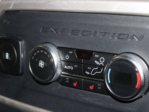 Used 2024 Ford Expedition Limited RWD image 35