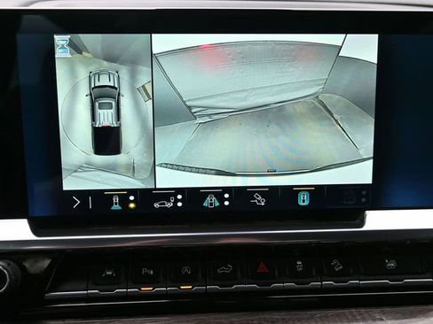 Used 2023 Chevrolet Silverado 1500 LTZ w/ LTZ Convenience Package II AWD/4WD image 33