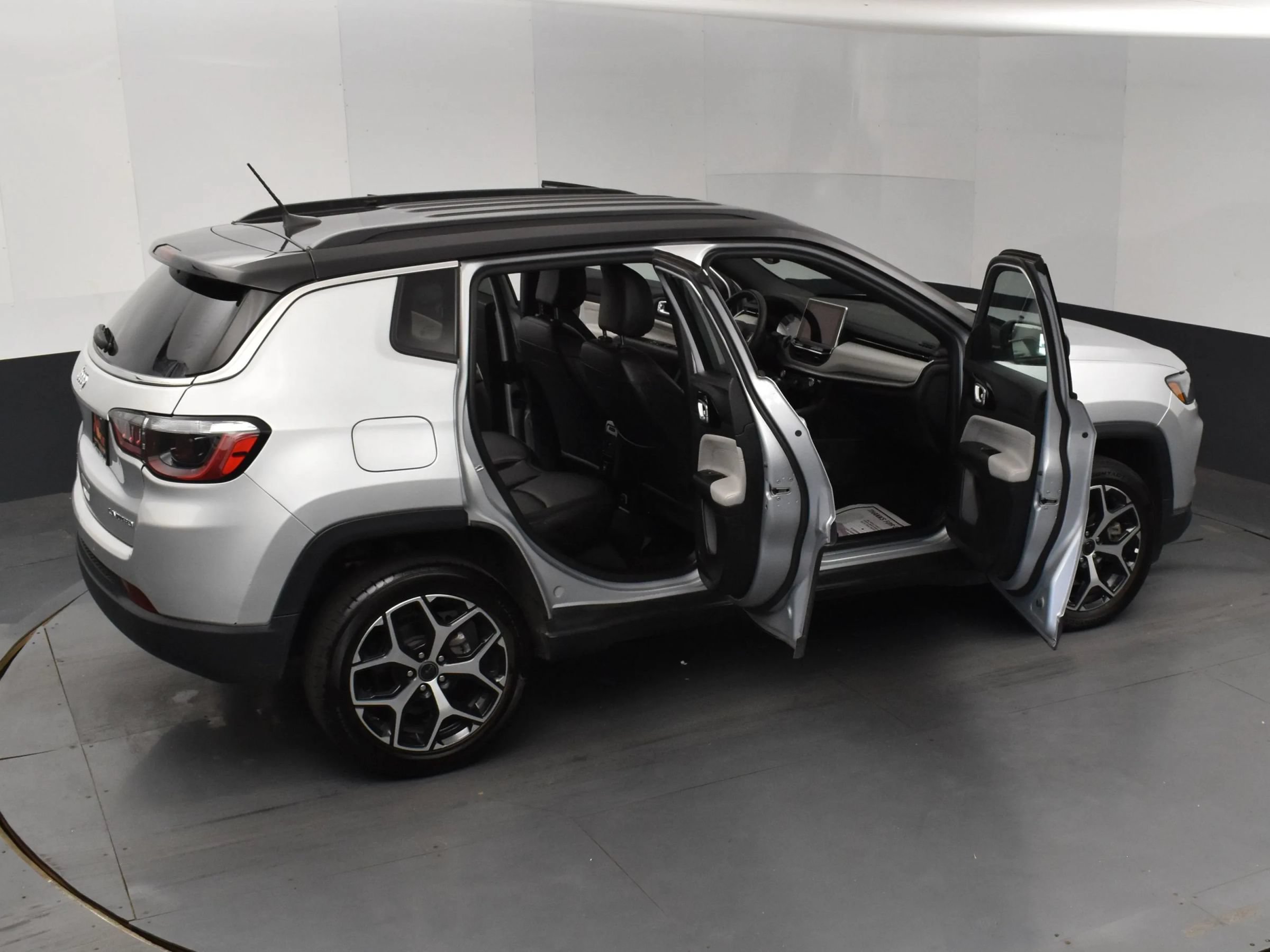 Used 2025 Jeep Compass Limited AWD/4WD image 6