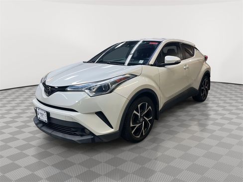 Used 2018 Toyota C-HR XLE image 6