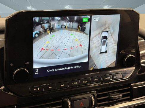 Used 2025 Nissan Pathfinder SL AWD/4WD image 18