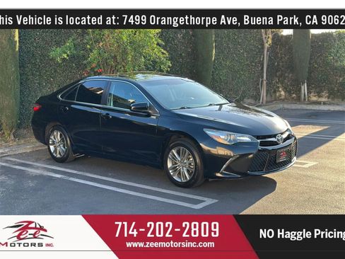 Used 2017 Toyota Camry SE w/ Moonroof Package image 4