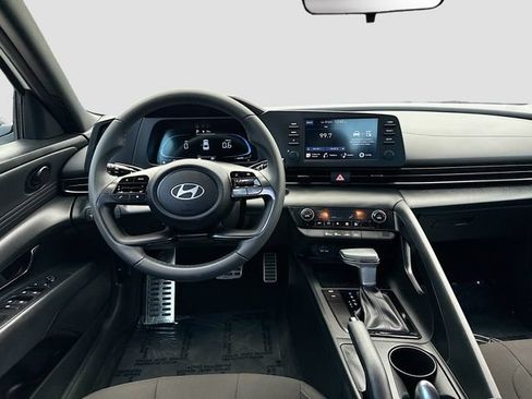 Certified 2025 Hyundai Elantra Sport FWD image 21