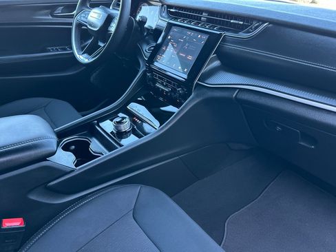 New 2025 Jeep Grand Cherokee Laredo X w/ Luxury Tech Group I image 16