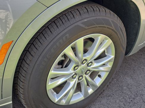 Used 2024 Cadillac XT6 Luxury w/ LPO, Floor Liner Package AWD/4WD image 11