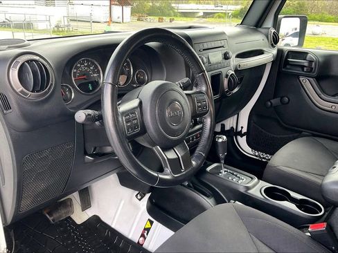 Used 2018 Jeep Wrangler Sport AWD/4WD image 18