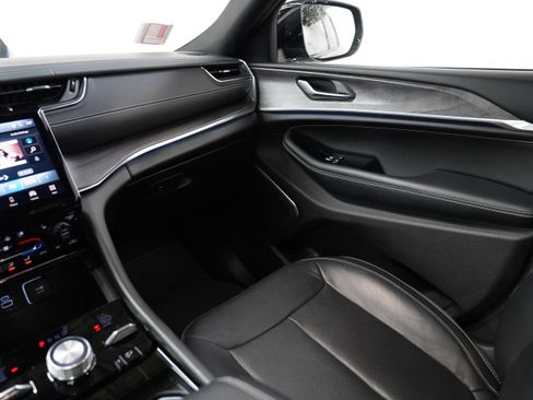 Used 2023 Jeep Grand Cherokee Overland image 13