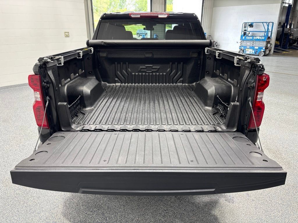 Used 2024 Chevrolet Silverado 1500 LT AWD/4WD image 36