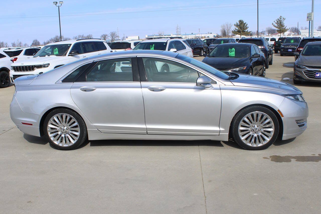 Used 2013 Lincoln MKZ FWD image 4
