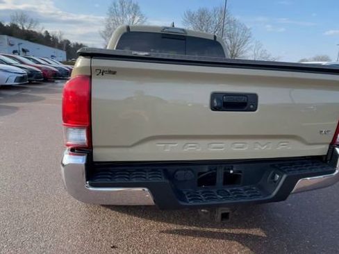 Certified 2017 Toyota Tacoma TRD Off-Road w/ Tow Package (A/T) image 3