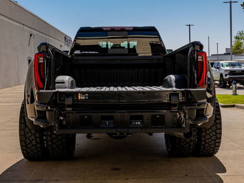 Used 2024 GMC Sierra 3500 Denali Ultimate image 9