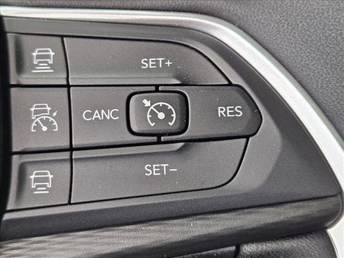 New 2025 Jeep Grand Cherokee Altitude image 12