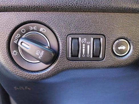 Used 2015 Chrysler 300 C w/ Light Group image 18