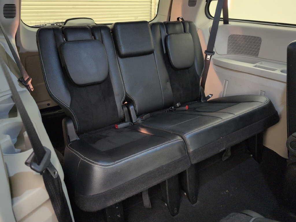 Used 2017 Dodge Grand Caravan SXT FWD image 17
