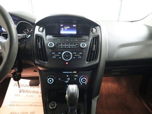 Used 2016 Ford Focus SE image 12