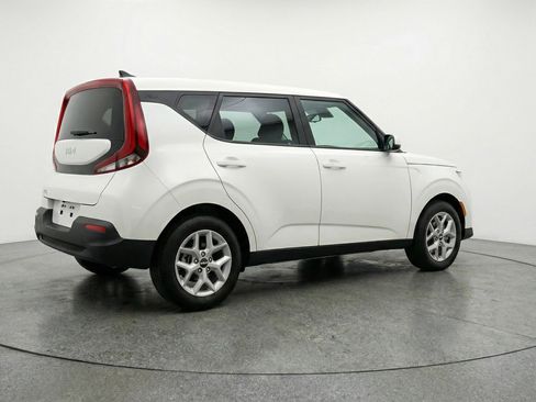 Used 2025 Kia Soul LX w/ LX Technology Package image 9