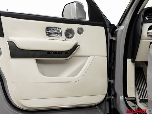 Used 2021 Rolls-Royce Cullinan image 23