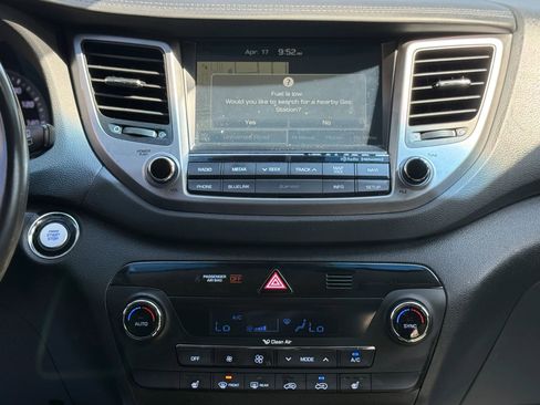 Used 2016 Hyundai Tucson Limited image 11