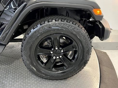 Used 2021 Jeep Wrangler Unlimited Sahara image 13