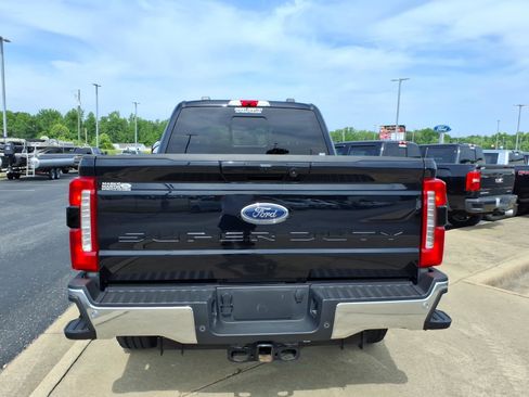 Used 2024 Ford F250 Lariat w/ FX4 Off-Road Package AWD/4WD image 4