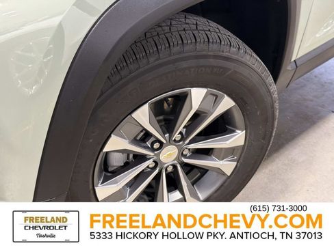 Used 2026 Chevrolet Equinox LT FWD image 9