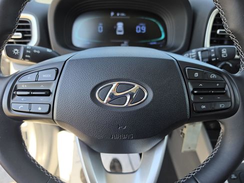 Used 2023 Hyundai Venue SEL FWD image 31