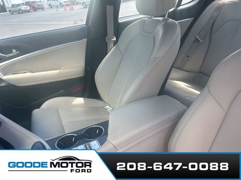 Used 2024 Genesis G70 2.5T AWD/4WD image 7