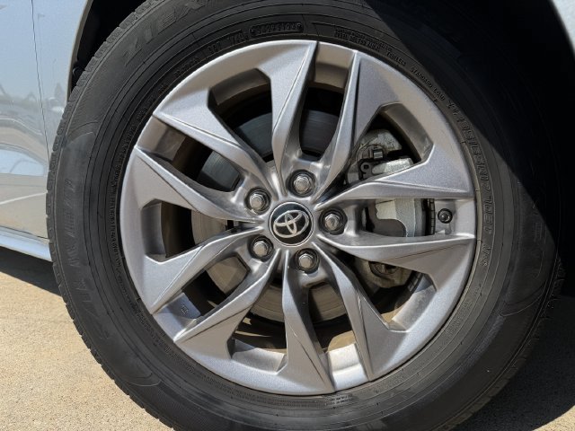 Used 2025 Toyota Sienna LE FWD image 9