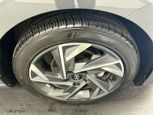 Used 2025 Hyundai Elantra Sport image 8