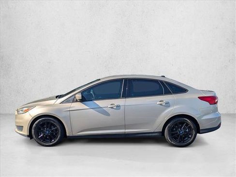 Used 2018 Ford Focus SE FWD image 9