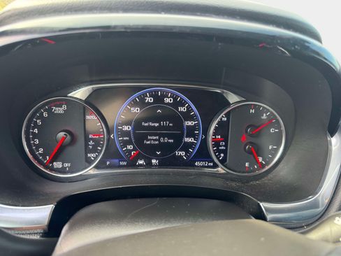Used 2023 Chevrolet Traverse Premier FWD image 27