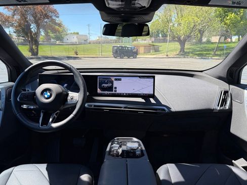 Used 2025 BMW iX xDrive50 w/ Premium Package AWD/4WD image 12