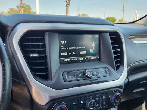 Used 2018 GMC Acadia SLE FWD image 22