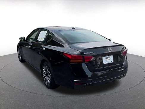 Used 2025 Nissan Altima 2.5 SV FWD image 10
