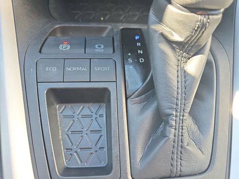 Used 2022 Toyota RAV4 XLE w/ Convenience Package image 26